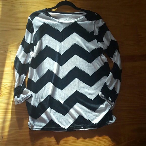 Black and White Chevron long sleeve top - Picture 2 of 3